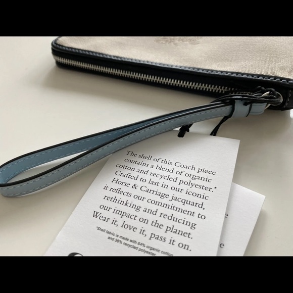 NWT Coach Large Corner Zip Wristlet In Colorblock CA734 Natural - Picture 6 of 9